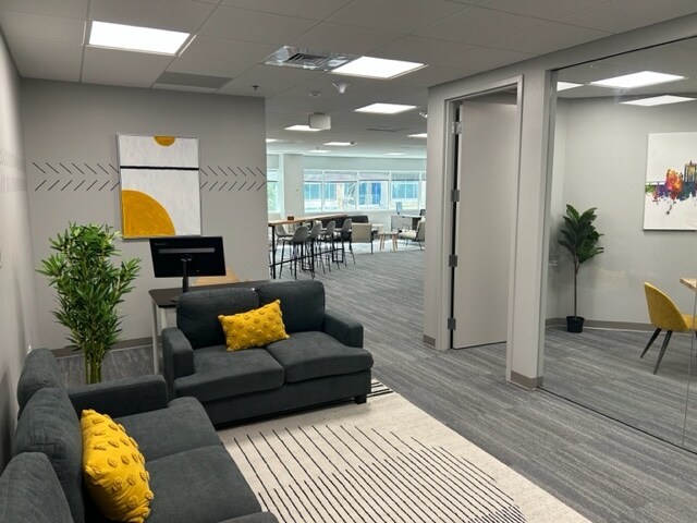 More Photos Of 1819 Main St, Sarasota Office Residential For Lease