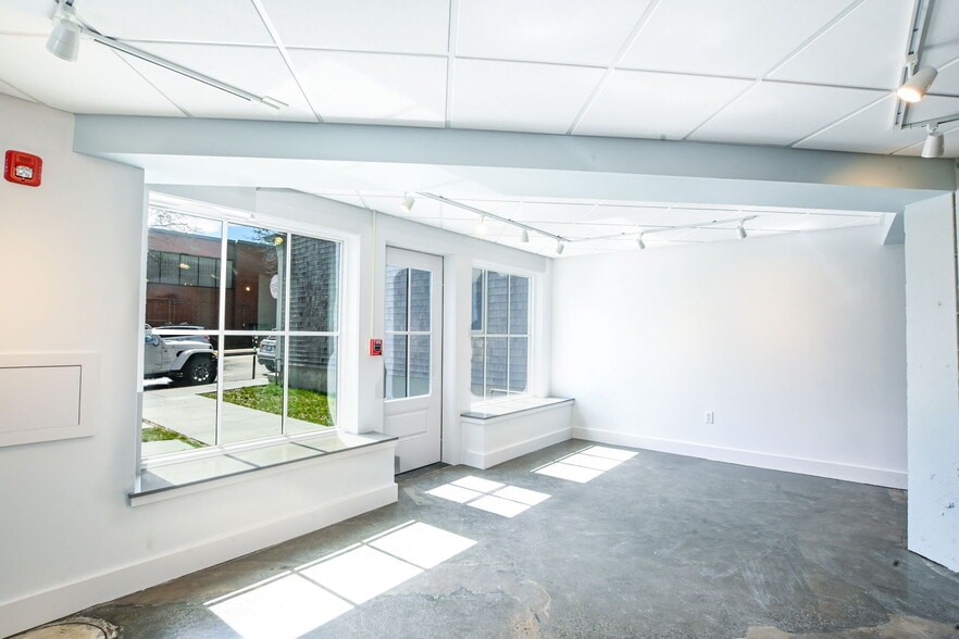 More Photos Of 1 Johnny Cake Hill, New Bedford Storefront Retail Office For Lease