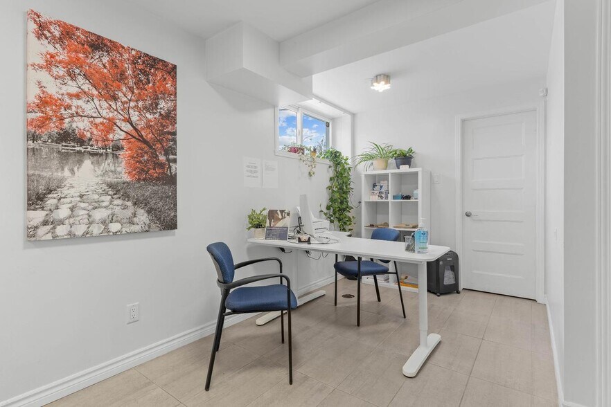 More Photos Of 122 Rue Jean-Talon, Saint-jean-sur-richelieu Storefront Retail Office For Sale