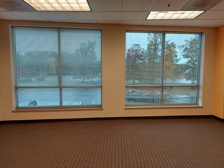 More Photos Of 22375 Broderick Dr, Sterling Office For Sale