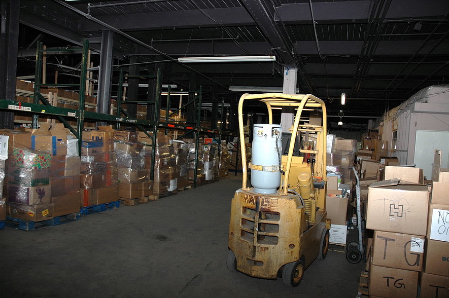 More Photos Of 10-30 Pearl St, Long Branch Warehouse For Lease