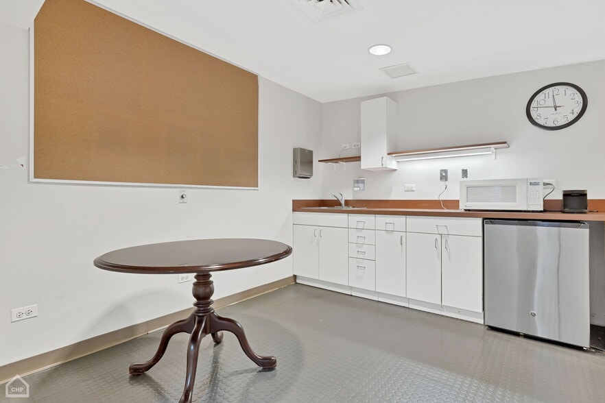 More Photos Of 1309-1311 E 57th St, Chicago Office For Lease