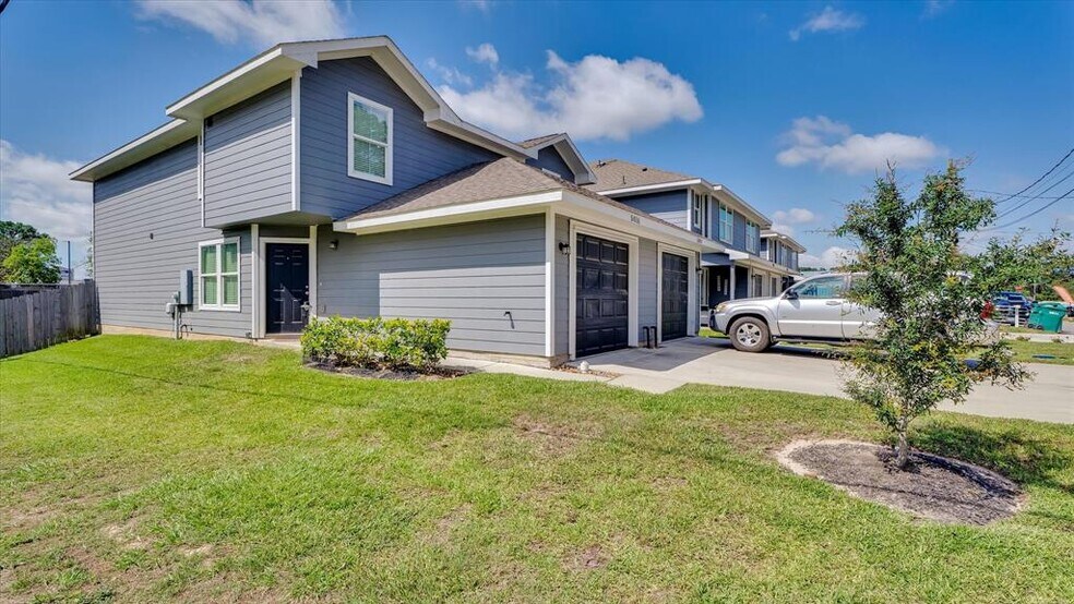 More Photos Of 501 Hines Ave, Willis Apartments For Sale