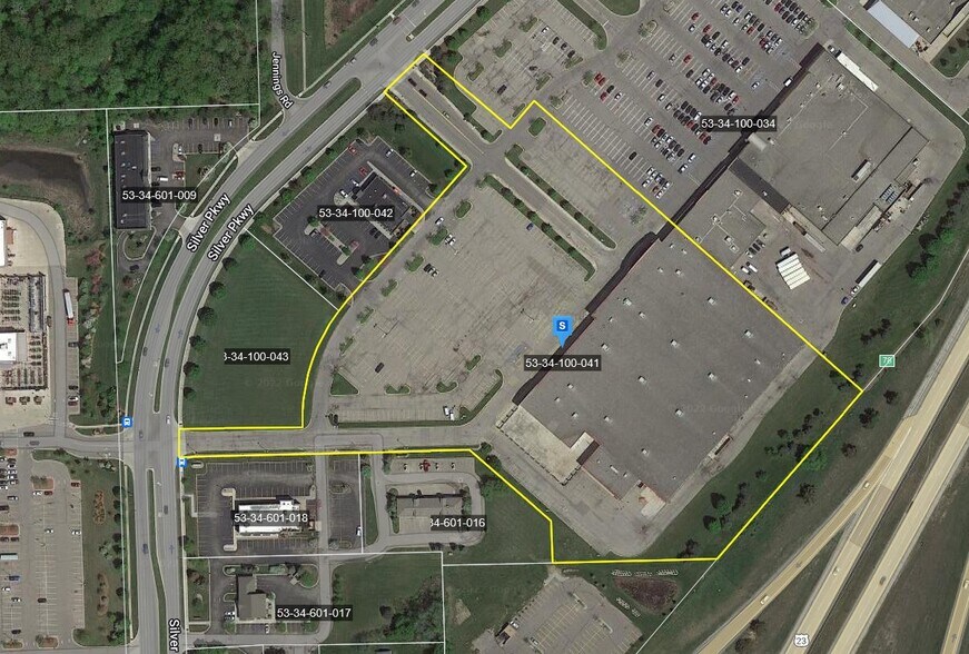 More Photos Of 18055-18105 Silver Pky, Fenton Storefront For Lease