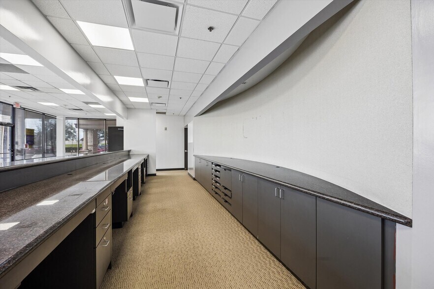 More Photos Of 4450 E Sam Houston Pky S, Pasadena General Retail For Lease