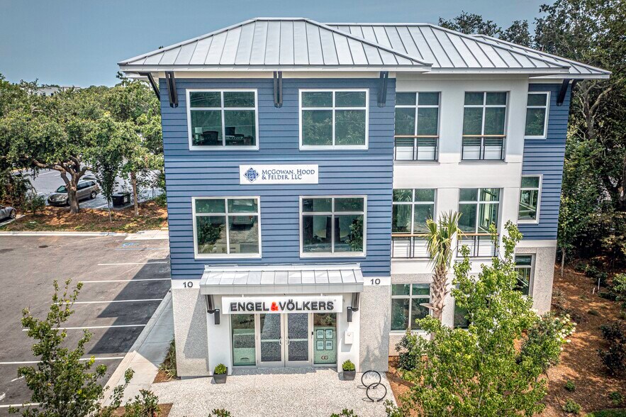 More Photos Of 10 Shem Dr, Mount Pleasant Office For Lease