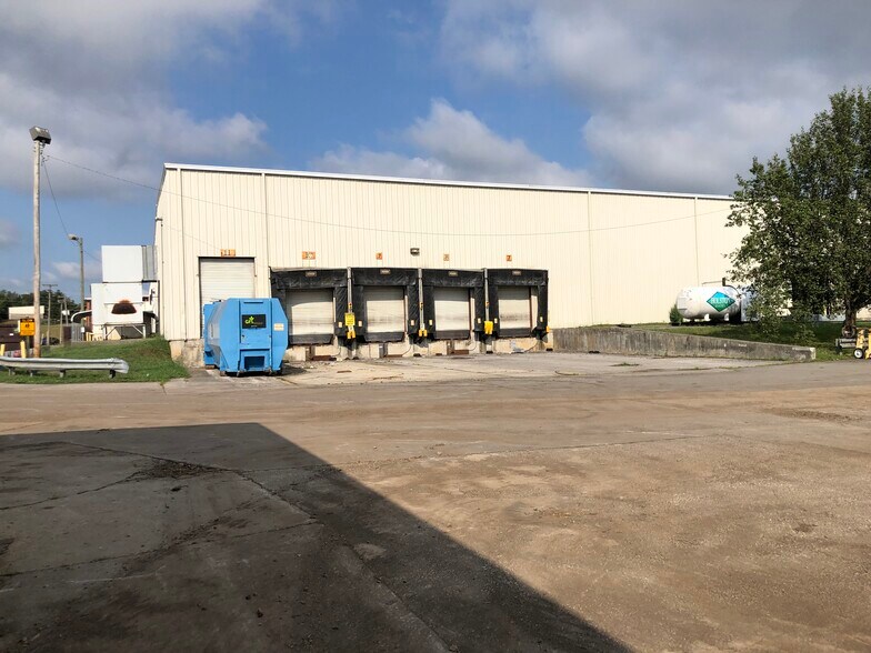 More Photos Of 325 Industrial Ave, Morristown Manufacturing For Lease