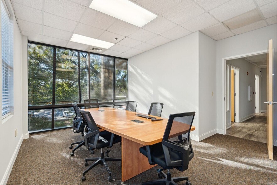 More Photos Of 710 Johnnie Dodds Blvd, Mount Pleasant Medical For Lease