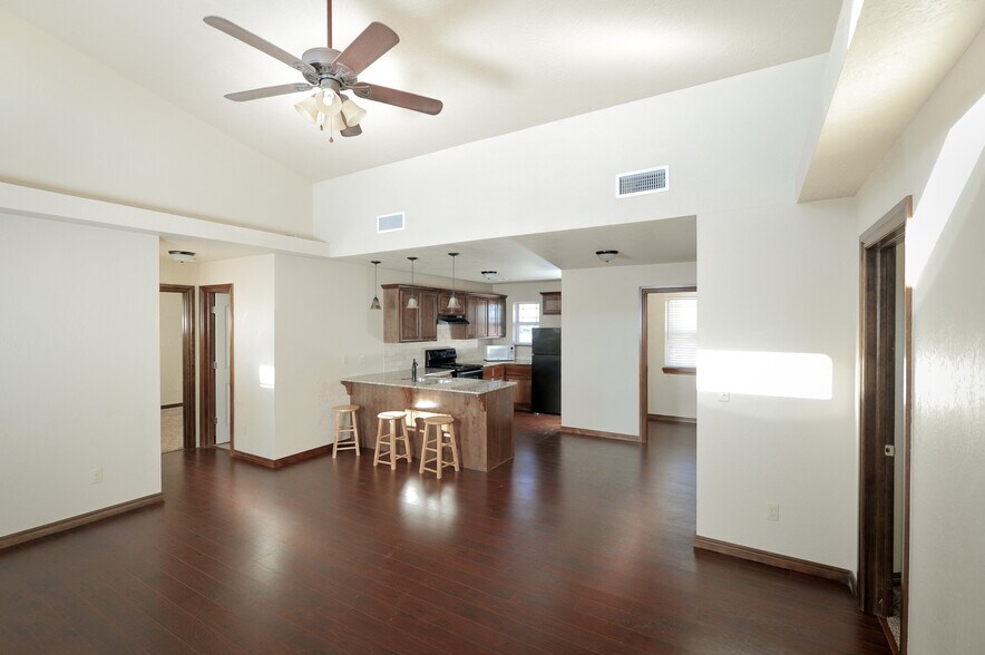 More Photos Of 111 E St, Elgin Apartments For Sale