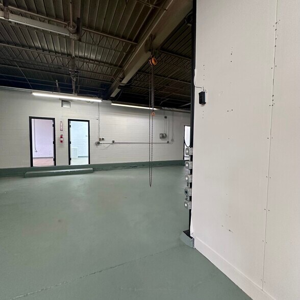 More Photos Of 710 Dawn St, Richmond Warehouse For Lease