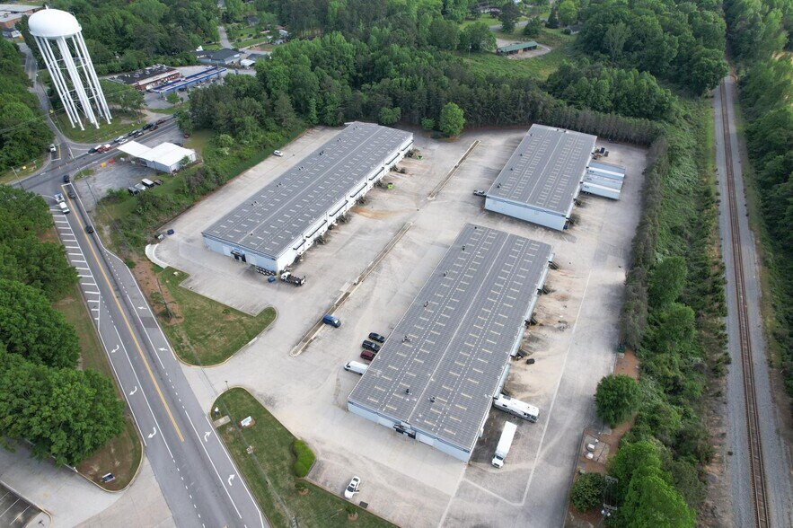 More Photos Of 963 N Burnt Hickory Rd, Douglasville Unknown For Lease