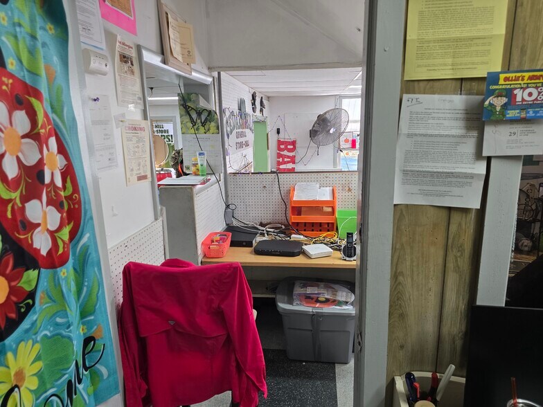 More Photos Of 20835 Nanticoke Rd, Bivalve Convenience Store For Sale