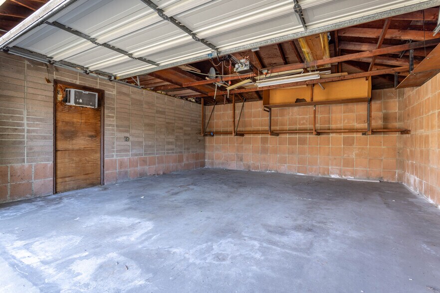 More Photos Of 9826 Columbus Ave, North Hills Multifamily For Sale