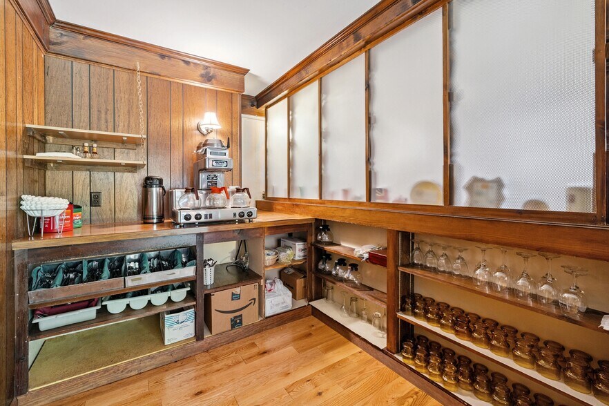 More Photos Of 344 Vt Route 100, West Dover Hotel For Sale