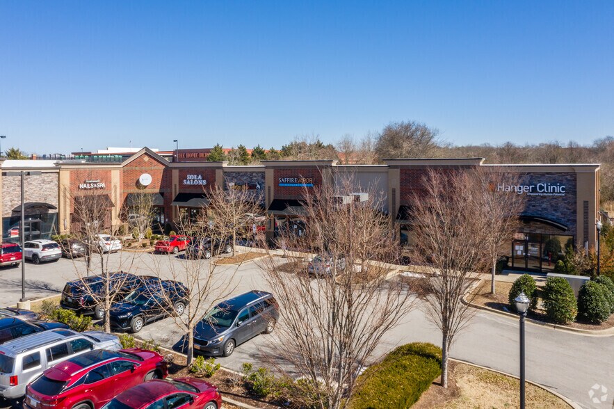 More Photos Of 200-208 Indian Lake Blvd, Hendersonville General Retail For Lease