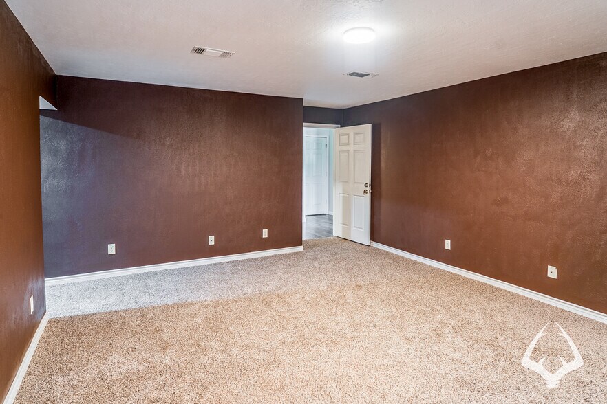 More Photos Of 205 N Wheeler Rd, Colmesneil Office For Sale