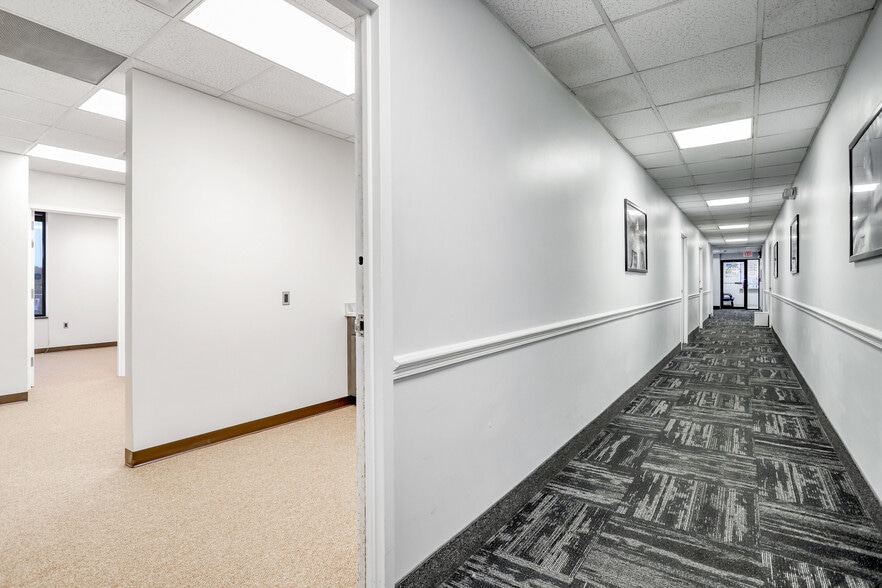 More Photos Of 6201 Leesburg Pike, Falls Church Office For Lease