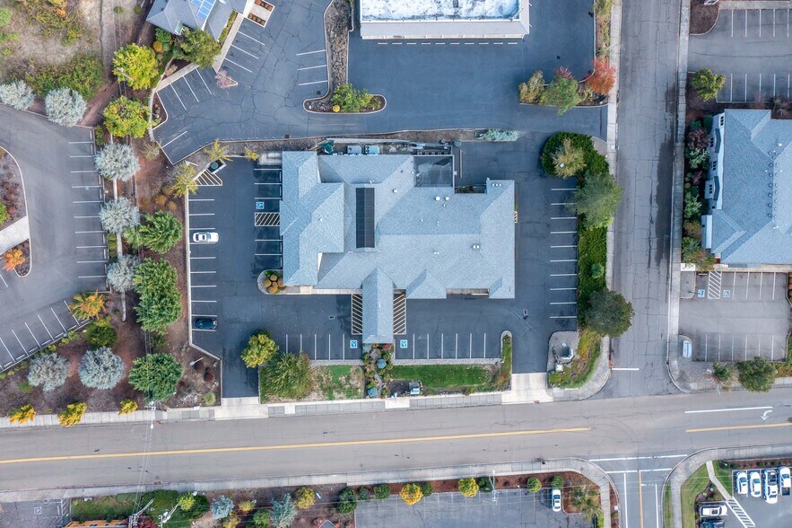 More Photos Of 2435 NW Kline St, Roseburg Medical For Lease