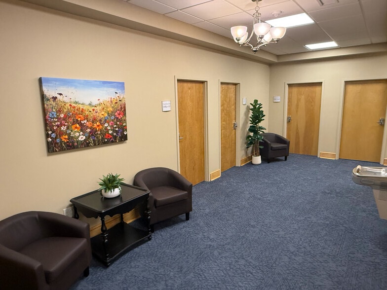 More Photos Of 870 W King St, Boone Office Residential For Lease