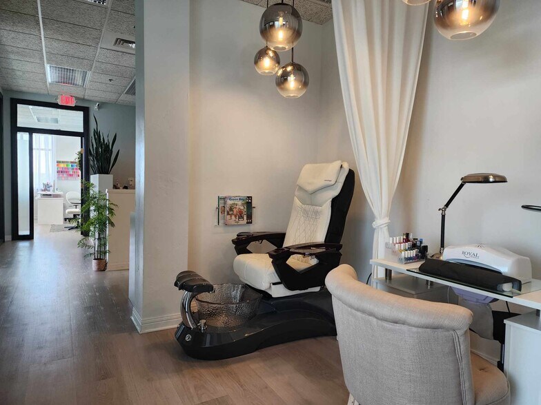 More Photos Of 444 Reid St, De Pere Office For Lease