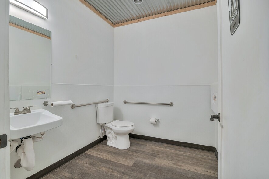 More Photos Of 203-205 W Central Ave, Lompoc Loft Creative Space For Sale