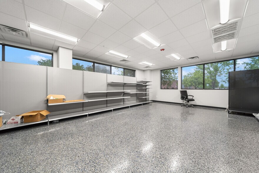 More Photos Of 210 SE 34th St, Bentonville Office For Sale
