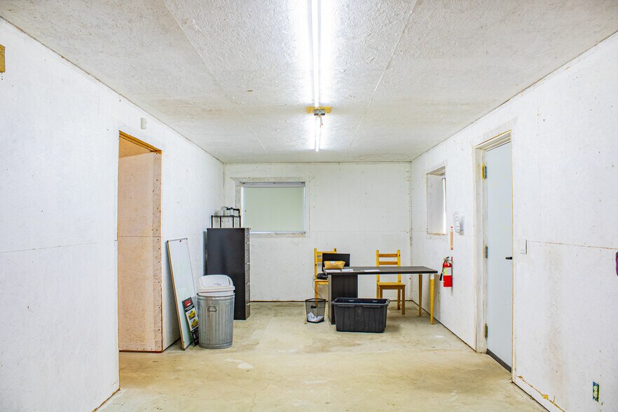 More Photos Of 33112 Rochen Rd, Waller Industrial For Sale