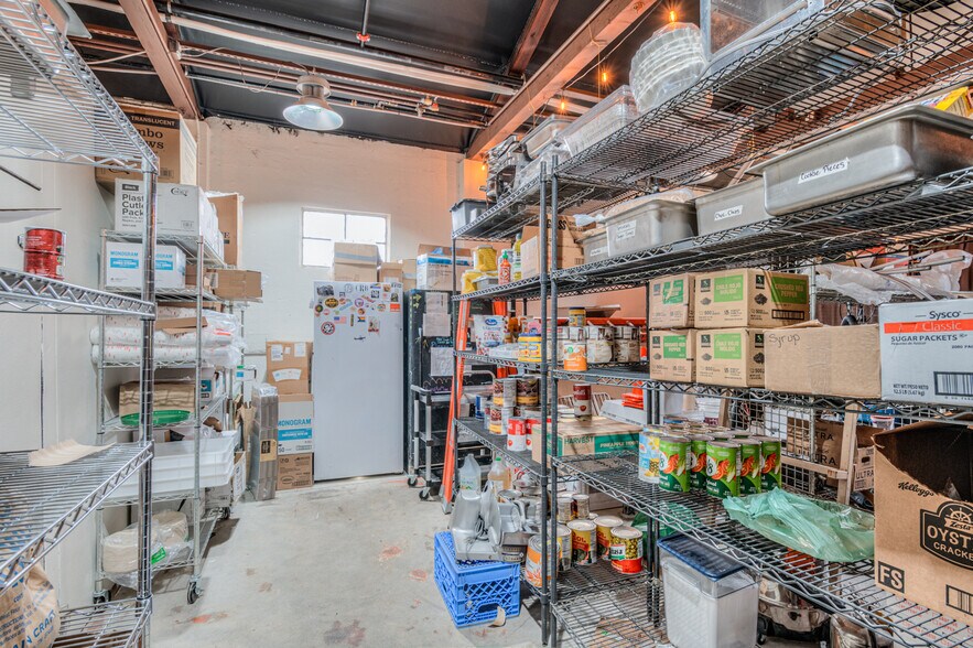 More Photos Of 420 N Main St, Prineville Restaurant For Lease