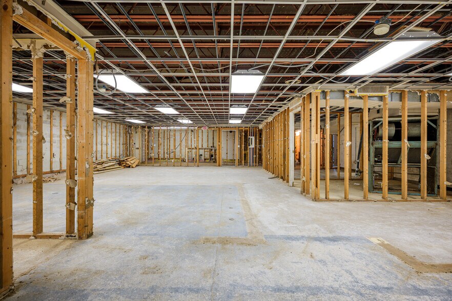 More Photos Of 3921 Olive St, Racine Office For Sale