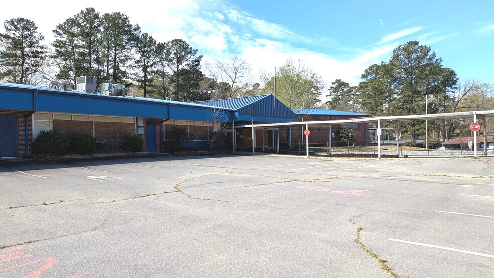Primary Photo Of 25 Sheraton Dr, Little Rock Schools For Sale