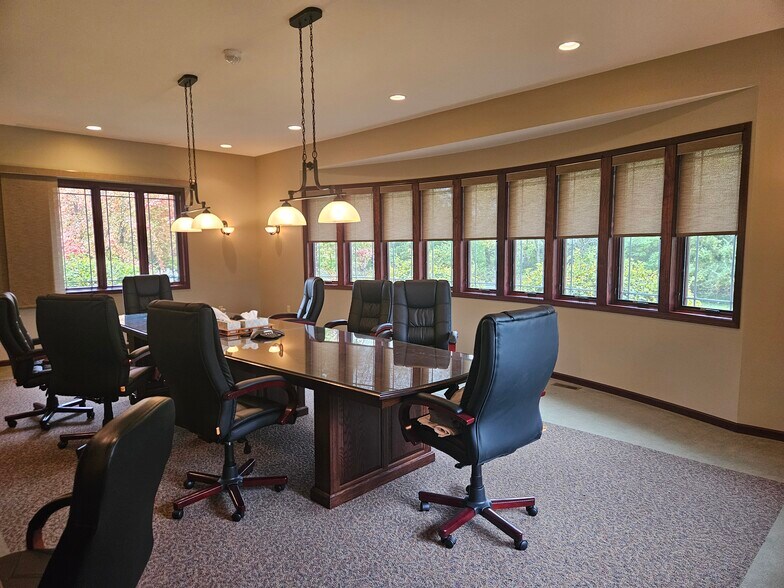 More Photos Of 3601 McDonough St, Joliet Office For Sale