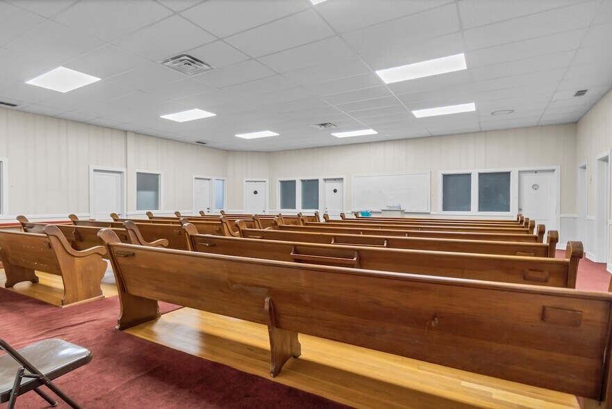 More Photos Of 102 W Bow St, Tyler Religious Facility For Sale