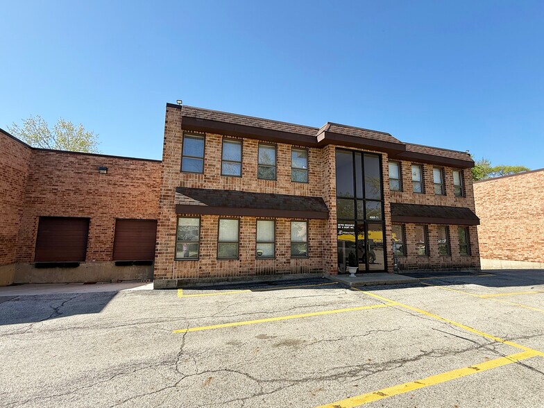 More Photos Of 4059-4081 Joseph Dr, Waukegan Light Distribution For Sale