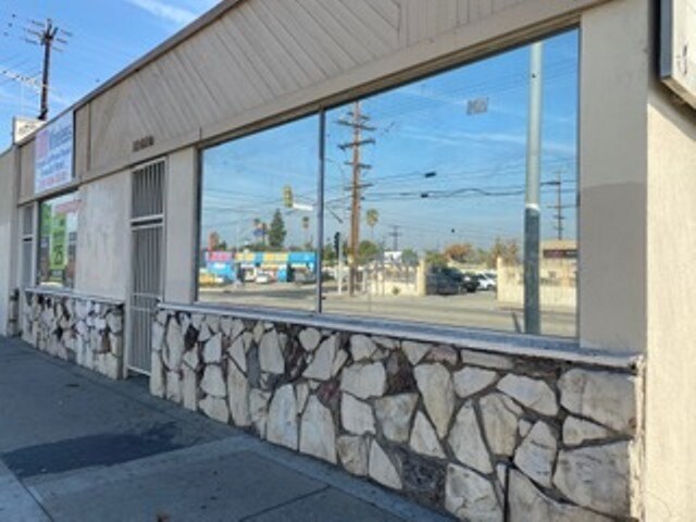 More Photos Of 11408 Saticoy St, North Hollywood Storefront For Sale