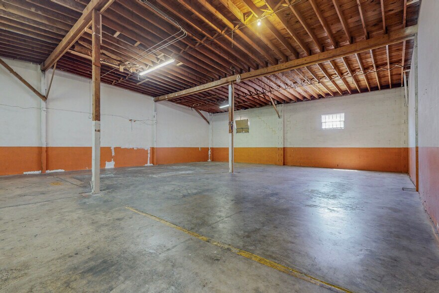 More Photos Of 1823 Commercial St NE, Albuquerque Warehouse For Sale