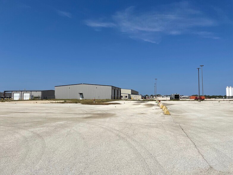 More Photos Of 586 County Road 429, Pleasanton Industrial For Sale