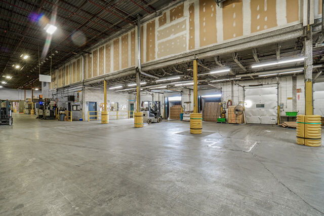 More Photos Of 1250 Rue Nobel, Boucherville Warehouse For Lease