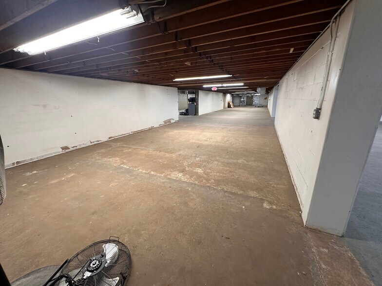 More Photos Of 1623-1635 Chicago Dr SW, Grand Rapids Freestanding For Lease