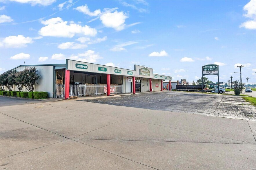 More Photos Of 1014 Linn St, Sikeston Freestanding For Sale