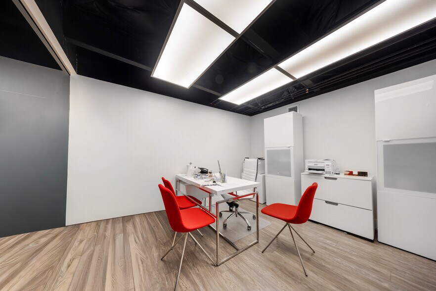 More Photos Of 1360 NW 88th Ave, Doral Bar For Sale