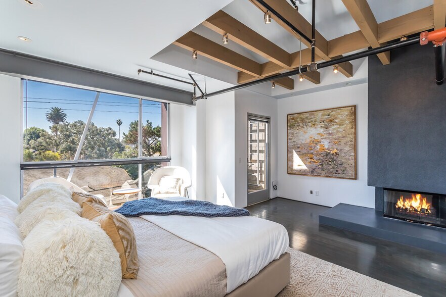 More Photos Of Abbot Kinney Blvd, Venice Loft Creative Space For Lease