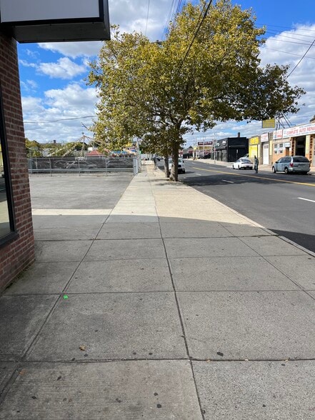 More Photos Of 62-16 Metropolitan Ave, Middle Village Auto Repair For Lease