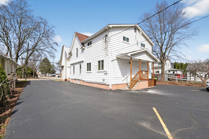 More Photos Of 175 2nd St, Belleville Office For Sale