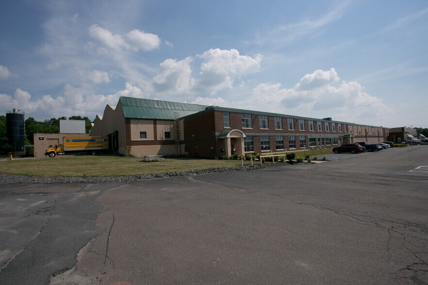 More Photos Of 600 Sanders St, Scranton Warehouse For Lease