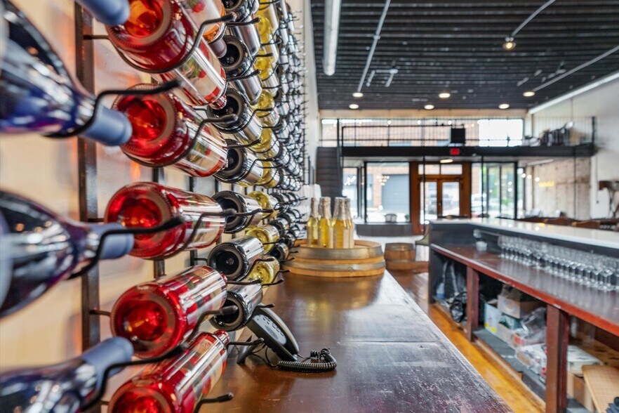 More Photos Of 415 S Thompson Ave, Excelsior Springs Bar For Sale