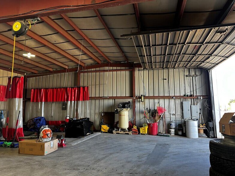 More Photos Of 301 S Betty Ave, Monahans Flex For Sale