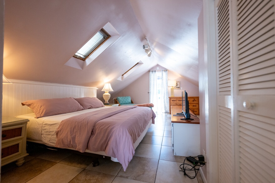More Photos Of 412 Frances St, Key West Hotel For Sale