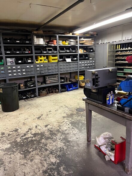 More Photos Of 1105 E Martin St, Indianapolis Flex For Sale