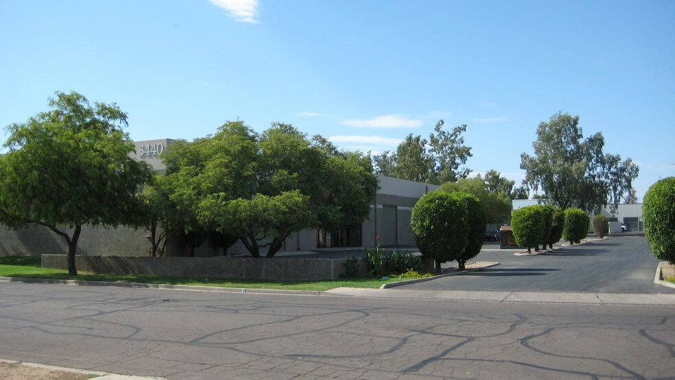 More Photos Of 3440 W Lewis Ave, Phoenix Warehouse For Lease