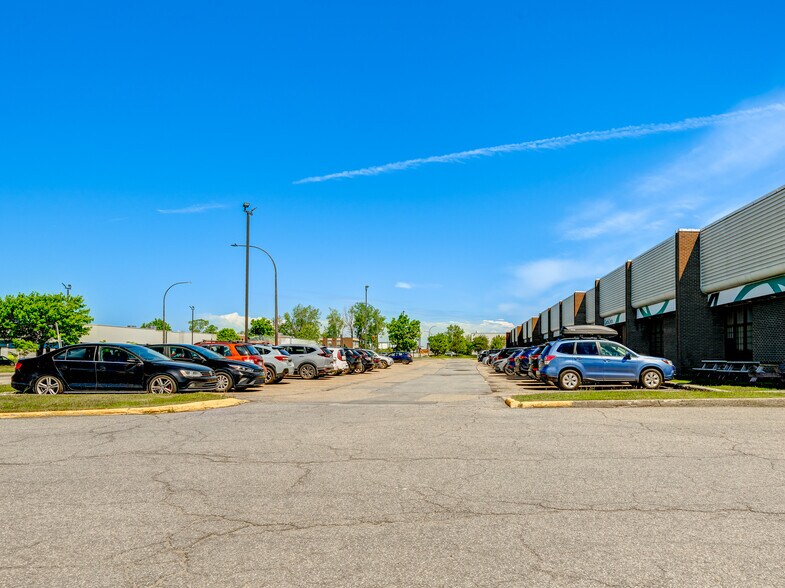 More Photos Of 1520-1660 Av 55E, Montréal Warehouse For Lease